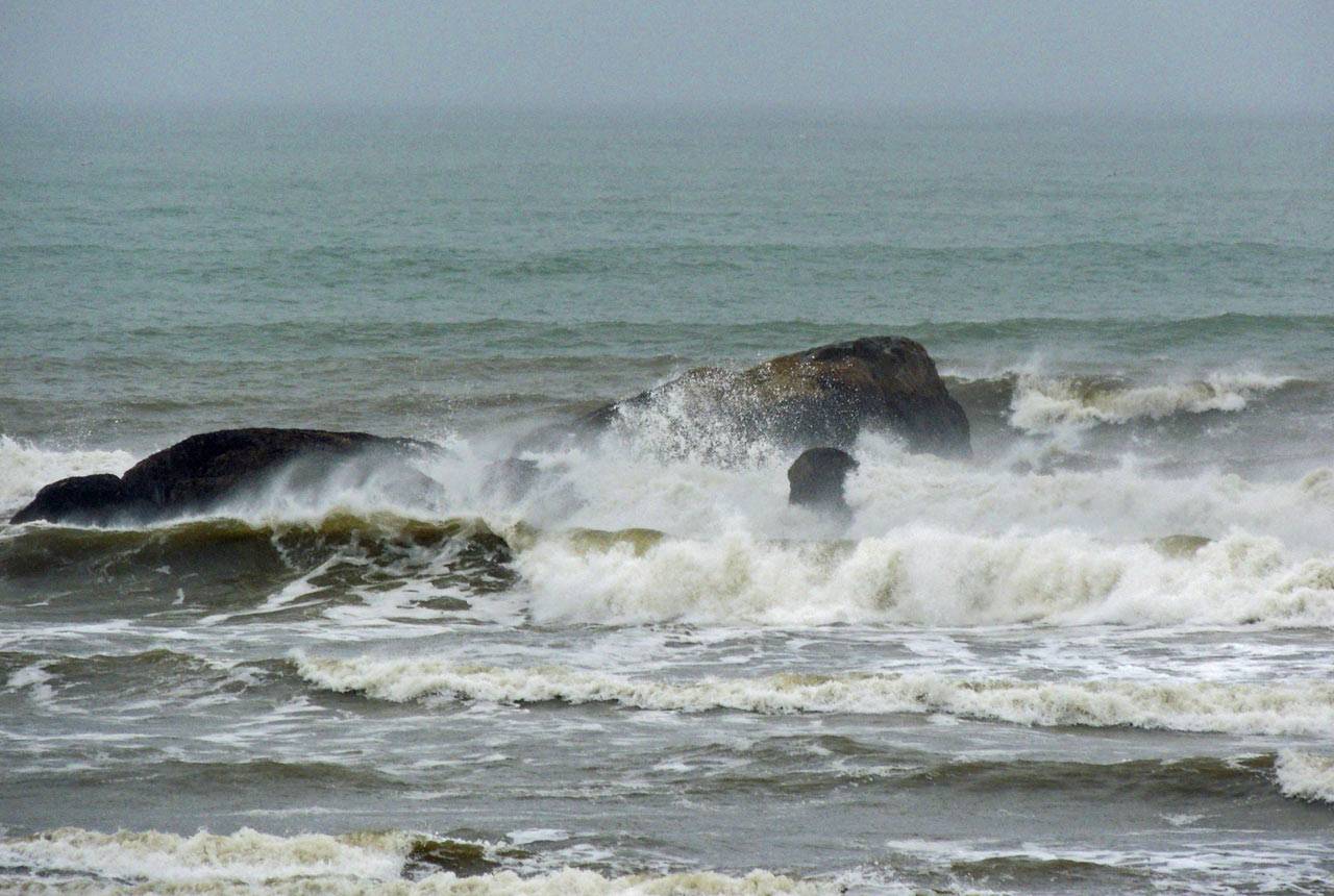 Ocean waves crashing near Kalaloch Lodge on the Olympic Peninsula